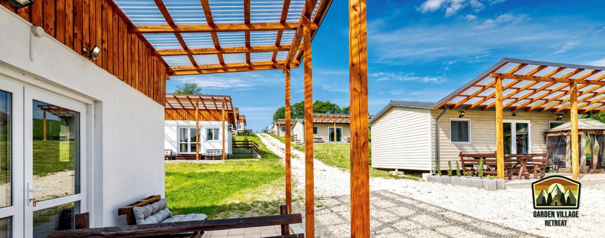 Garden Village Retreat Hébergement de vacances Bughea de Sus